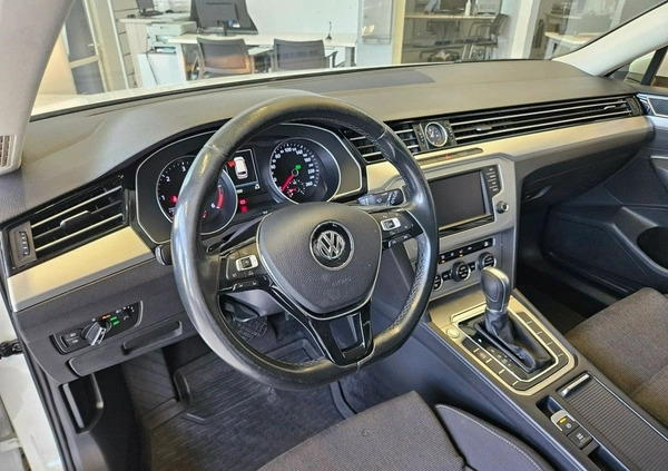 Volkswagen Passat cena 55900 przebieg: 157350, rok produkcji 2016 z Brok małe 631